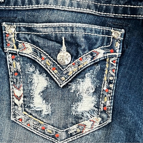 MISS ME: Embellished Distressed Back Pockets Curvy Shorts - Picture 3 of 8